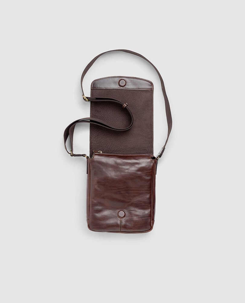 Rodd & Gunn Cambridge Chocolate Mini Messenger Bag - Image 4
